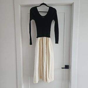 En Saison Black and Cream Long Sleeve Dress Pockets Size Medium Mixed Material